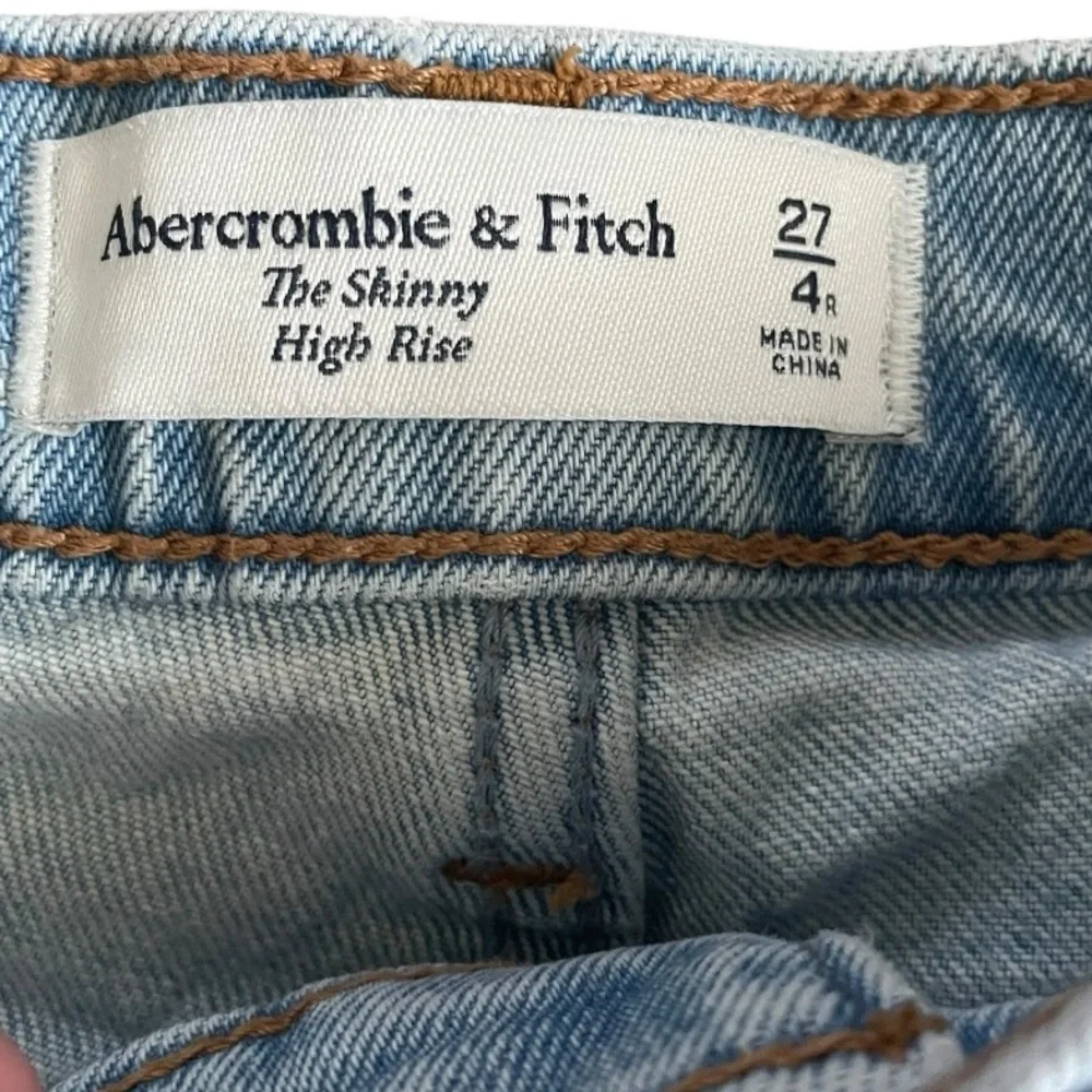 Abercrombie & Fitch The Skinny High Rise Jeans size 4 Light Wash Casual Denim